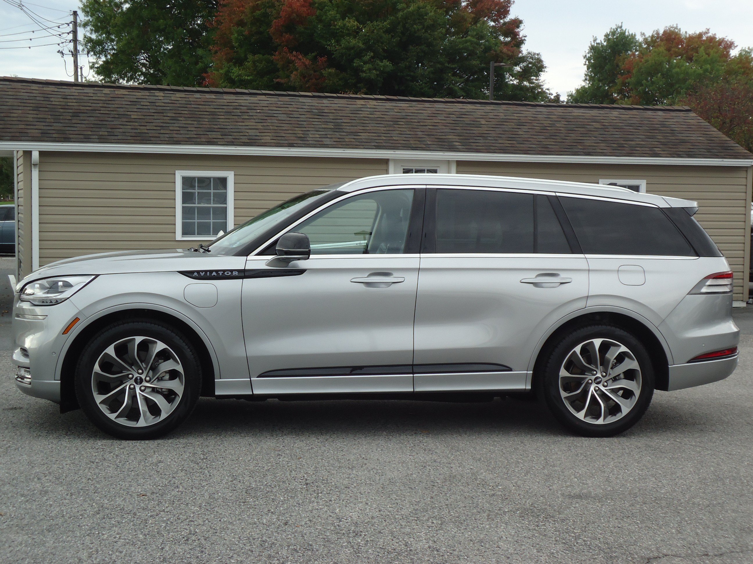 Used 2021 Lincoln Aviator Grand Touring w/ Equipment Group 302A AWD/4WD image 6