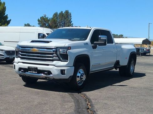 Used 2025 Chevrolet Silverado 3500 High Country w/ High Country Premium Package AWD/4WD image 4