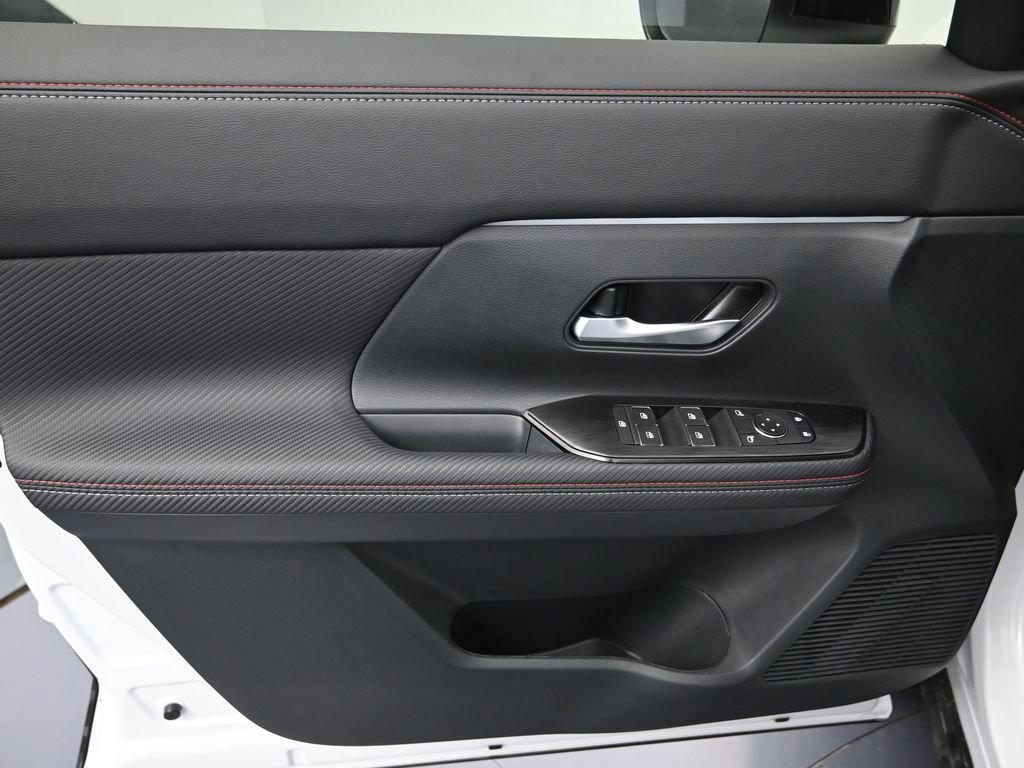 New 2026 Nissan Kicks SR FWD image 10
