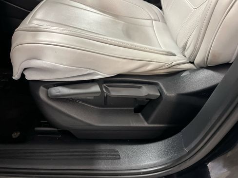 Used 2020 Volkswagen Tiguan S image 21