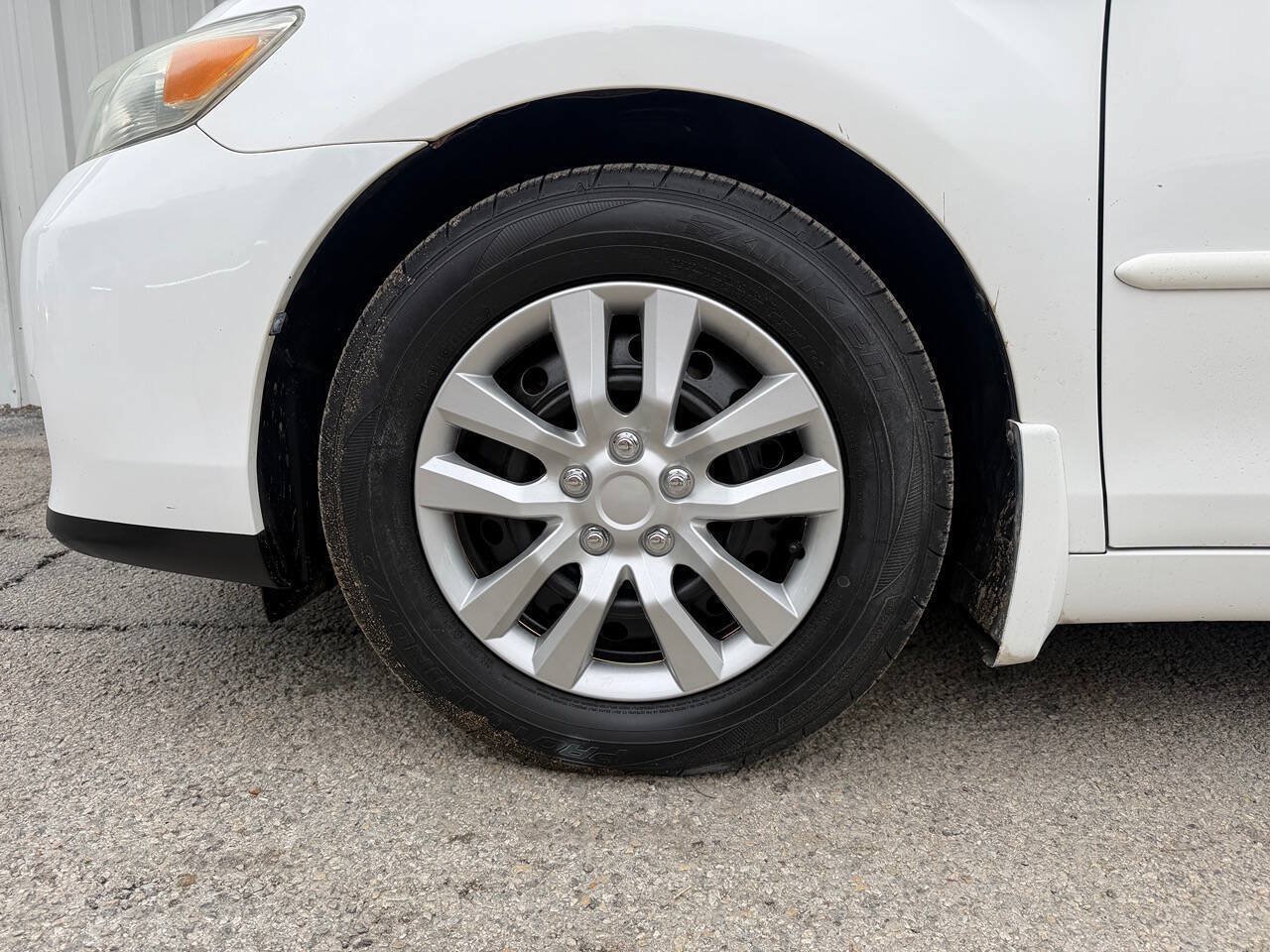 Used 2010 Toyota Camry SE FWD image 29