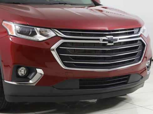 Used 2020 Chevrolet Traverse LT image 39