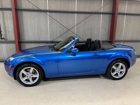 Used 2006 MAZDA MX-5 Miata Touring RWD image 5