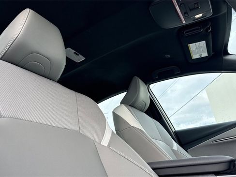 Used 2025 Toyota Camry SE image 16