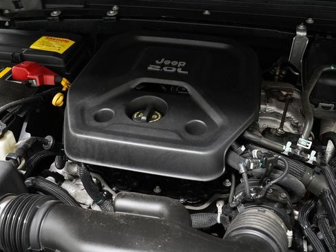 Used 2023 Jeep Wrangler Unlimited Sahara AWD/4WD image 32