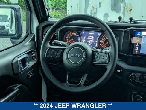 Used 2024 Jeep Wrangler Unlimited Rubicon AWD/4WD image 17