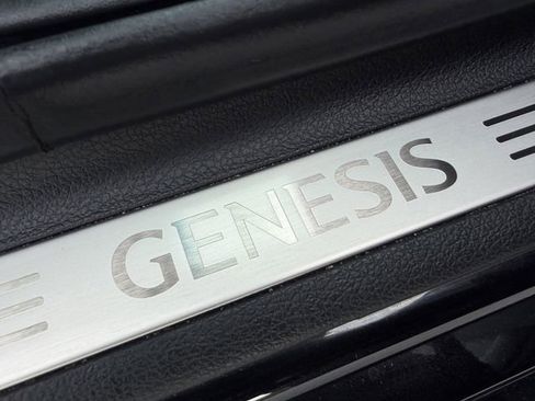 Used 2023 Genesis G70 2.0T RWD image 37