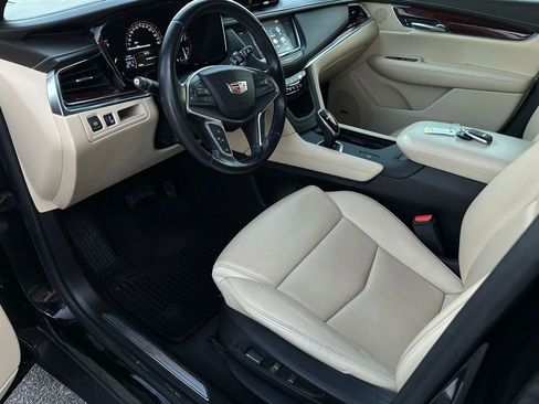 Used 2018 Cadillac XT5 Luxury w/ Driver Awareness Package image 11