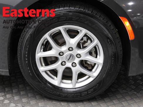 Used 2023 Chrysler Voyager LX image 31