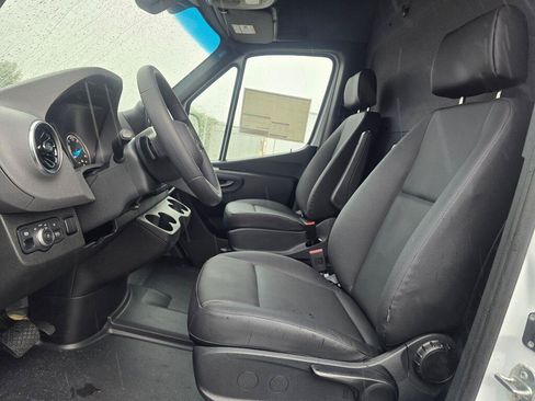 New 2025 Mercedes-Benz eSprinter 170 Cargo image 32
