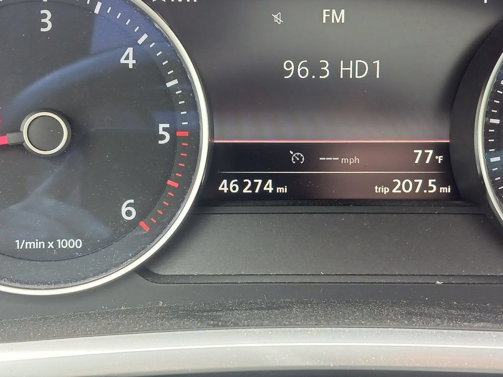 Used 2014 Volkswagen Touareg Sport AWD/4WD image 14