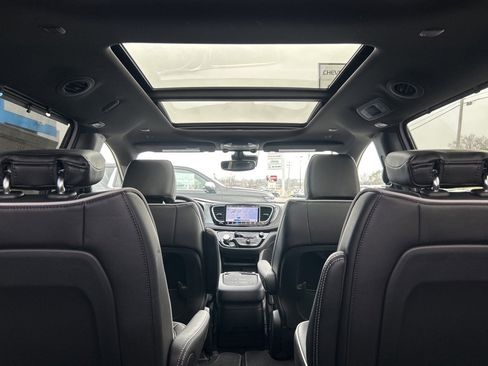 New 2026 Chrysler Pacifica Limited w/ S Appearance Package image 11