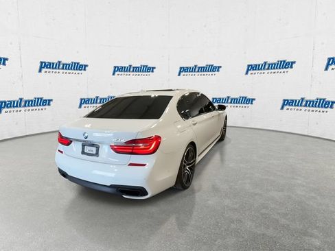 Used 2018 BMW 750i RWD image 11