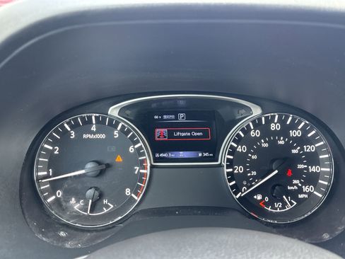 Used 2020 Nissan Pathfinder SV image 11