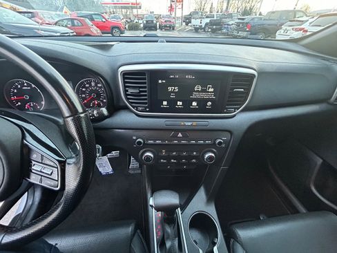 Used 2020 Kia Sportage S image 10