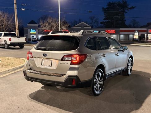 Used 2018 Subaru Outback 2.5i Limited image 4