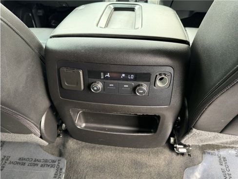 Used 2018 Chevrolet Suburban LT RWD image 27