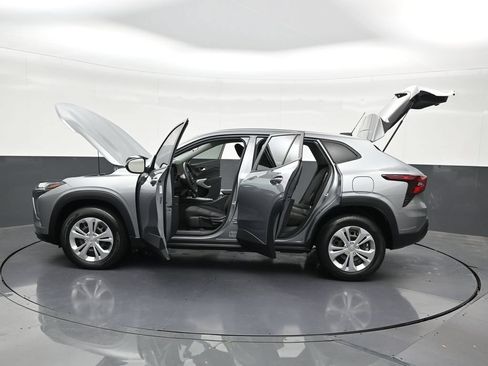 Used 2024 Chevrolet Trax LS FWD image 34