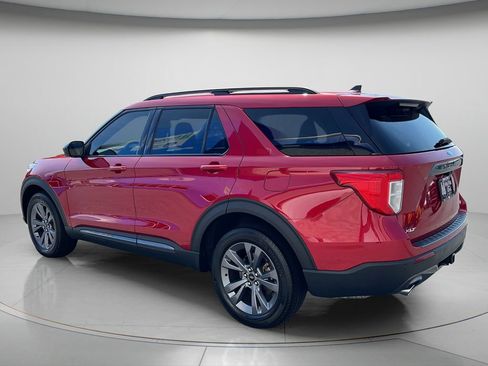 Used 2023 Ford Explorer XLT w/ Equipment Group 202A AWD/4WD image 5
