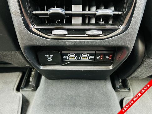 Used 2023 Jeep Grand Cherokee Limited w/ Black Appearance Package AWD/4WD image 8