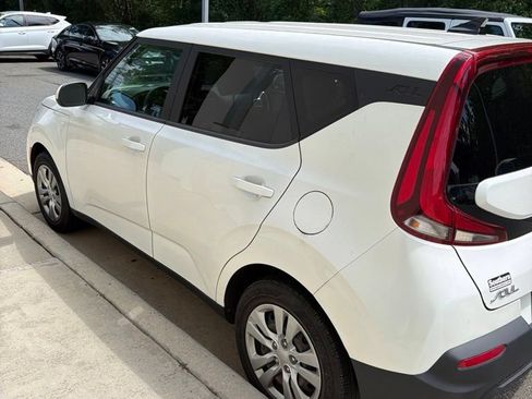 Used 2021 Kia Soul LX FWD image 8