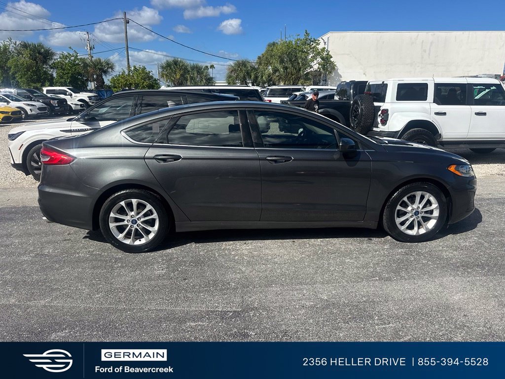 Used 2020 Ford Fusion SE FWD image 2