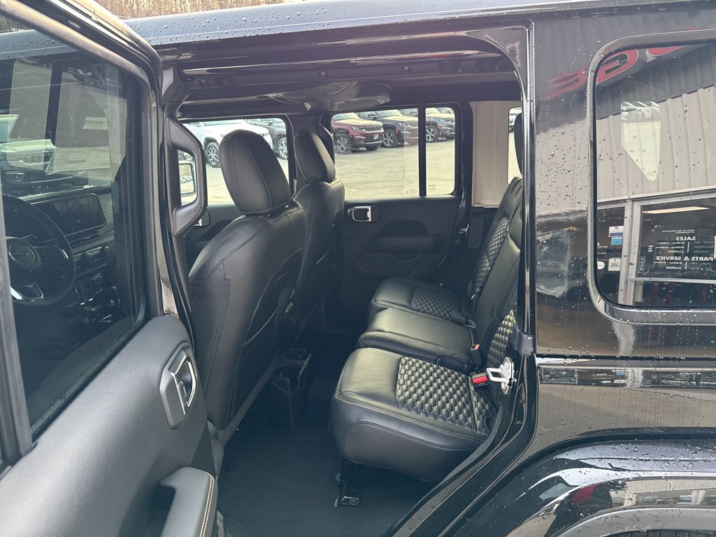 New 2025 Jeep Wrangler Unlimited Sahara w/ Technology Group AWD/4WD image 8