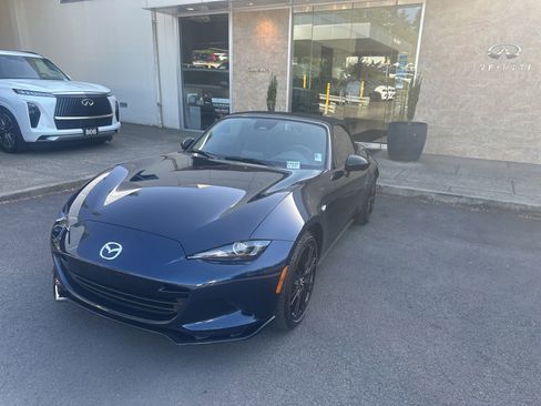 Used 2025 MAZDA MX-5 Miata Club w/ Weather Package RWD image 1