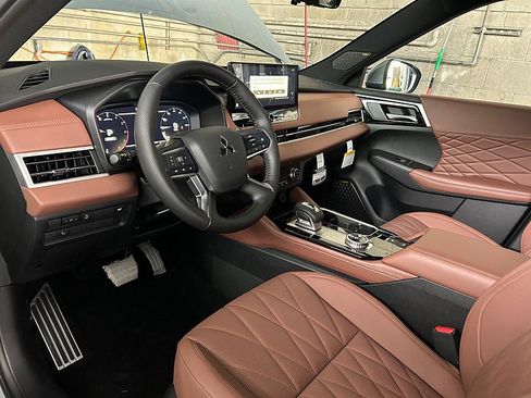 New 2026 Mitsubishi Outlander SEL image 13