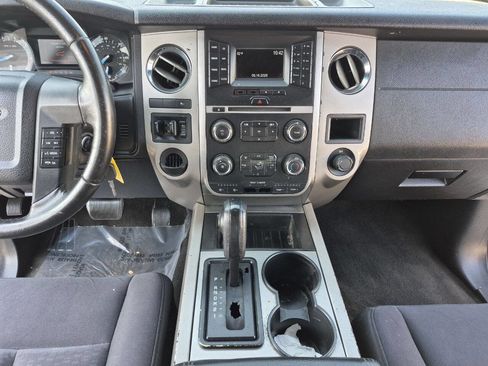Used 2015 Ford Expedition XLT image 23