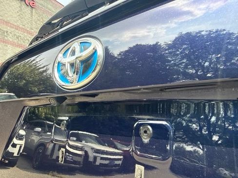 Used 2019 Toyota RAV4 XLE w/ Carpet Mat Package AWD/4WD image 16