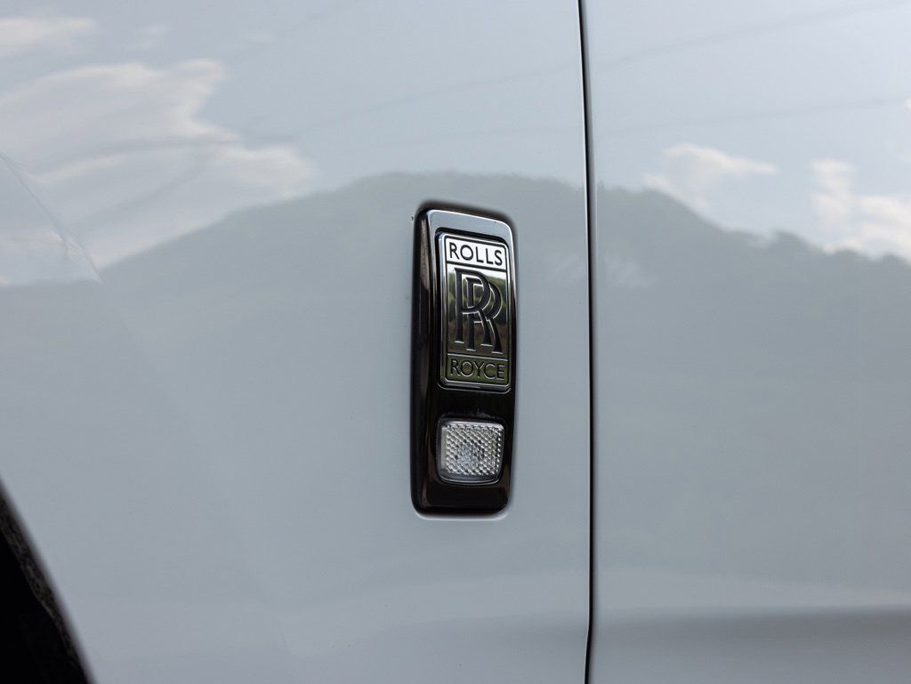 Used 2022 Rolls-Royce Cullinan Black Badge w/ Dark Exterior Package AWD/4WD image 20