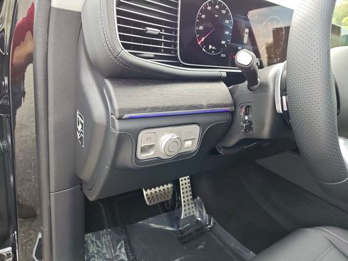 New 2026 Mercedes-Benz GLS 450 4MATIC image 17