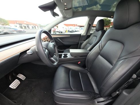 Used 2023 Tesla Model Y Performance image 8