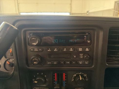 Used 2005 Chevrolet Tahoe LS image 23