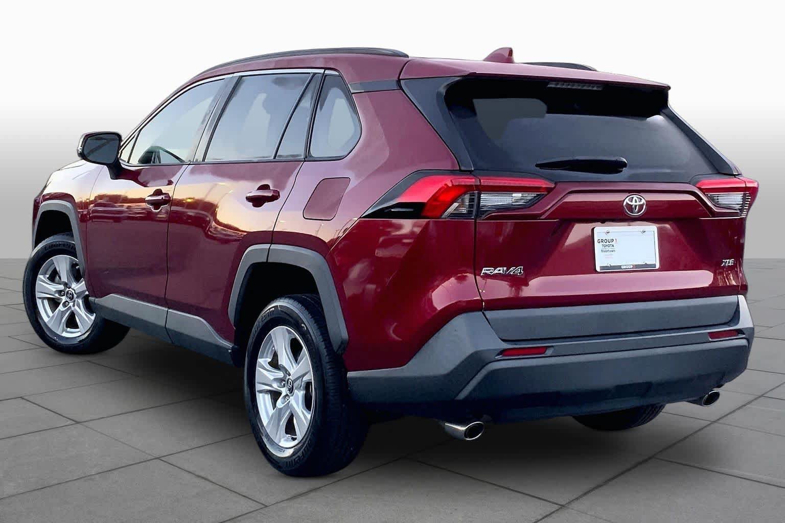 Used 2021 Toyota RAV4 XLE FWD image 11