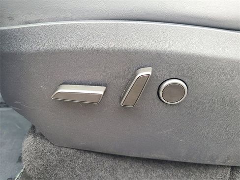 Used 2024 Tesla Model Y Performance image 25