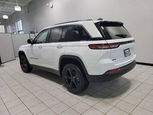 New 2026 Jeep Grand Cherokee Limited w/ Limited Altitude Package AWD/4WD image 4