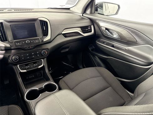 Used 2024 GMC Terrain SLE image 28