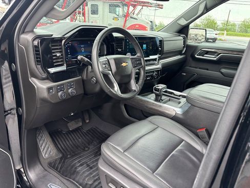 Used 2024 Chevrolet Silverado 1500 LTZ w/ LTZ Convenience Package II AWD/4WD image 8