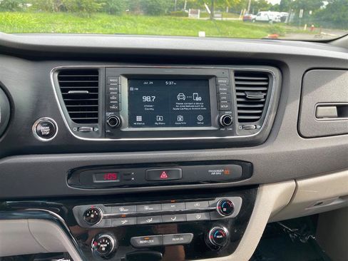 Used 2017 Kia Sedona LX w/ LX Essentials Premium Package FWD image 76
