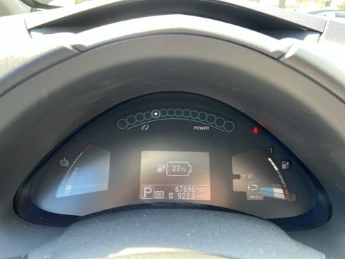 Used 2015 Nissan Leaf SL w/ Premium Package image 12