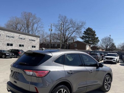 Used 2021 Ford Escape SE w/ SE Sport Appearance Package image 7