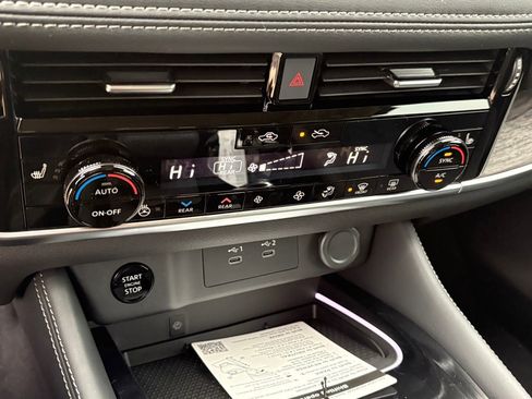 New 2026 Nissan Rogue Platinum image 17