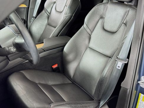 Used 2022 Volvo XC90 T5 Momentum image 21