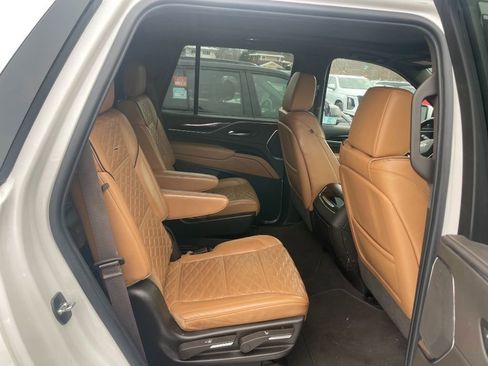 Used 2023 Cadillac Escalade Premium Luxury image 21