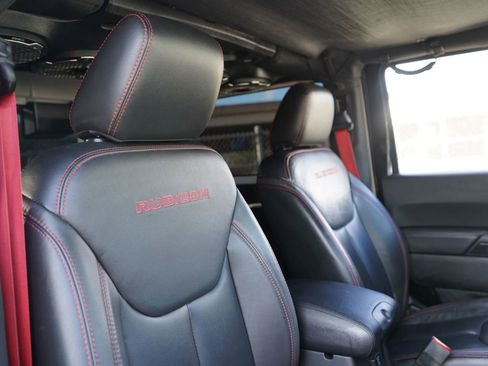 Used 2018 Jeep Wrangler Rubicon AWD/4WD image 24
