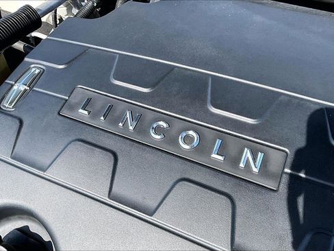 Used 2013 Lincoln MKS AWD image 32