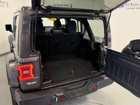 Used 2025 Jeep Wrangler Unlimited Sahara w/ Safety Group AWD/4WD image 23