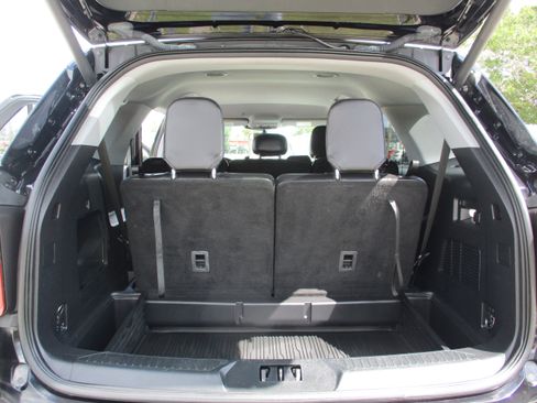 Certified 2022 Ford Explorer XLT w/ Equipment Group 202A image 17